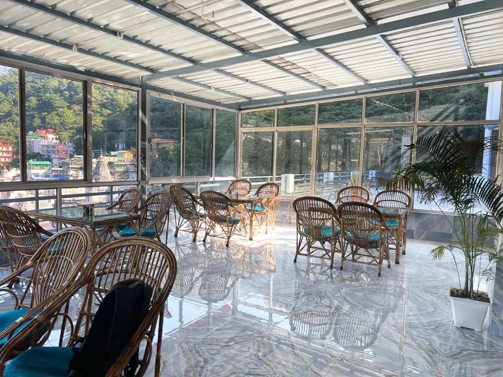 Hotel Manikut Rishīkesh Esterno foto