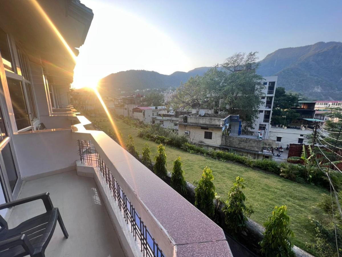 Hotel Manikut Rishīkesh Esterno foto