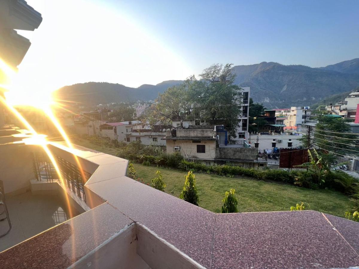 Hotel Manikut Rishīkesh Esterno foto