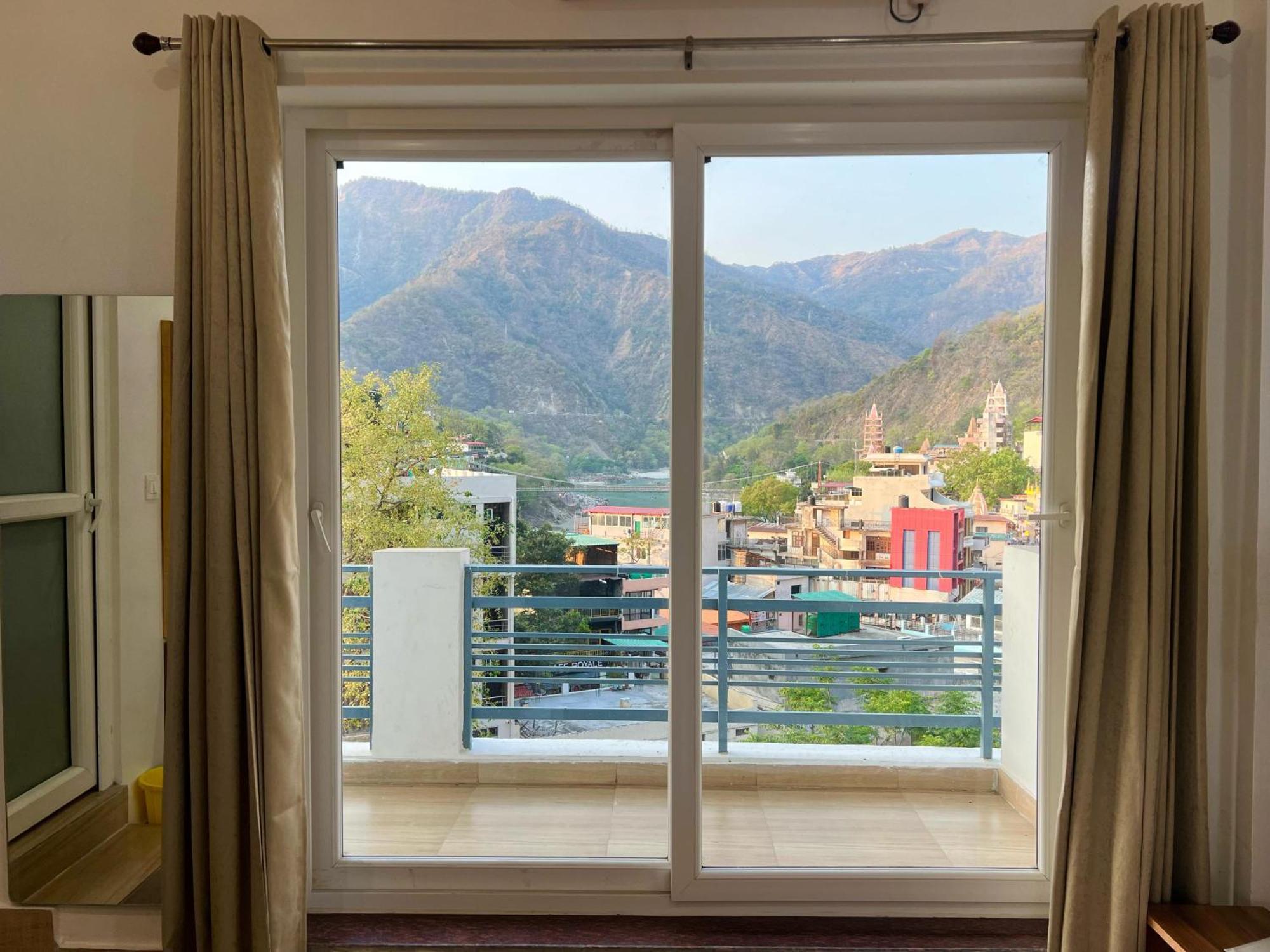 Hotel Manikut Rishīkesh Esterno foto