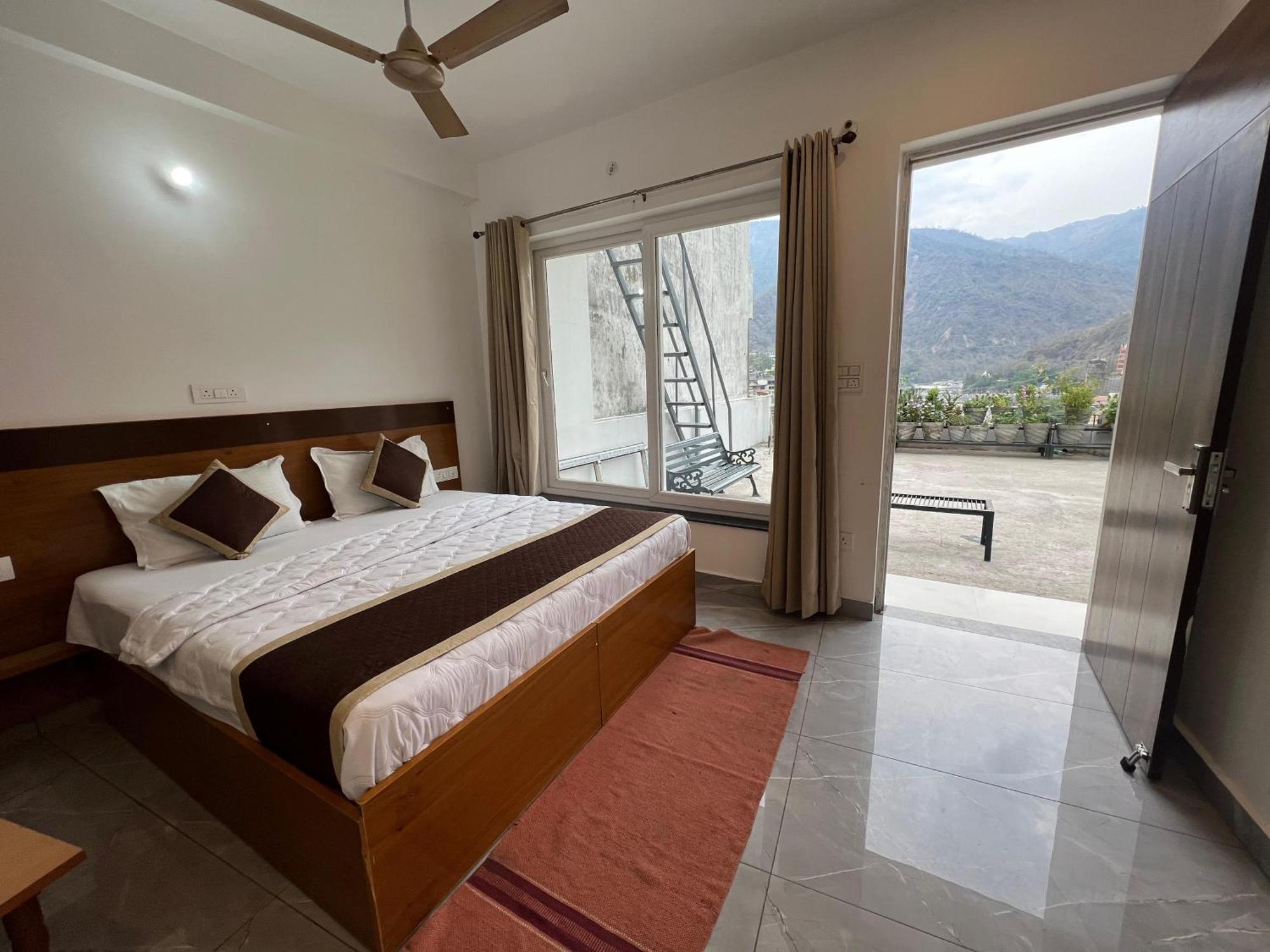 Hotel Manikut Rishīkesh Esterno foto