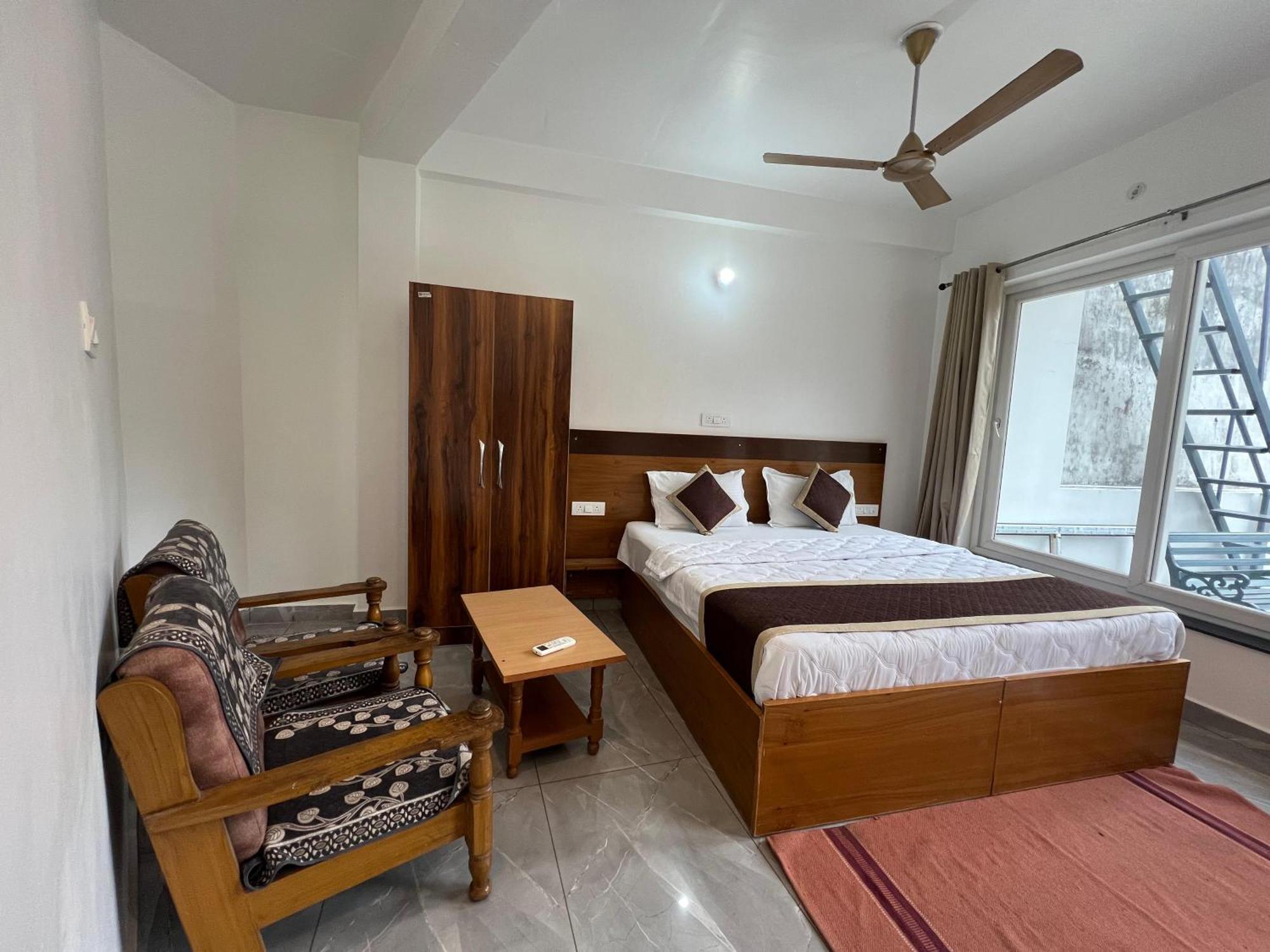 Hotel Manikut Rishīkesh Esterno foto