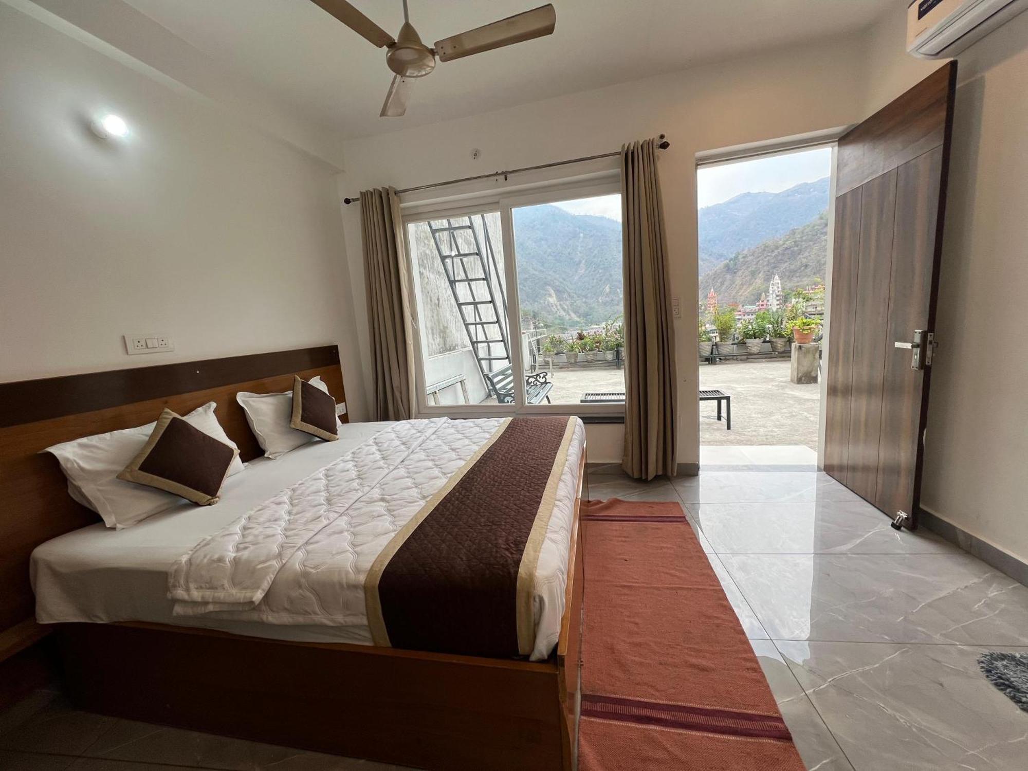 Hotel Manikut Rishīkesh Esterno foto