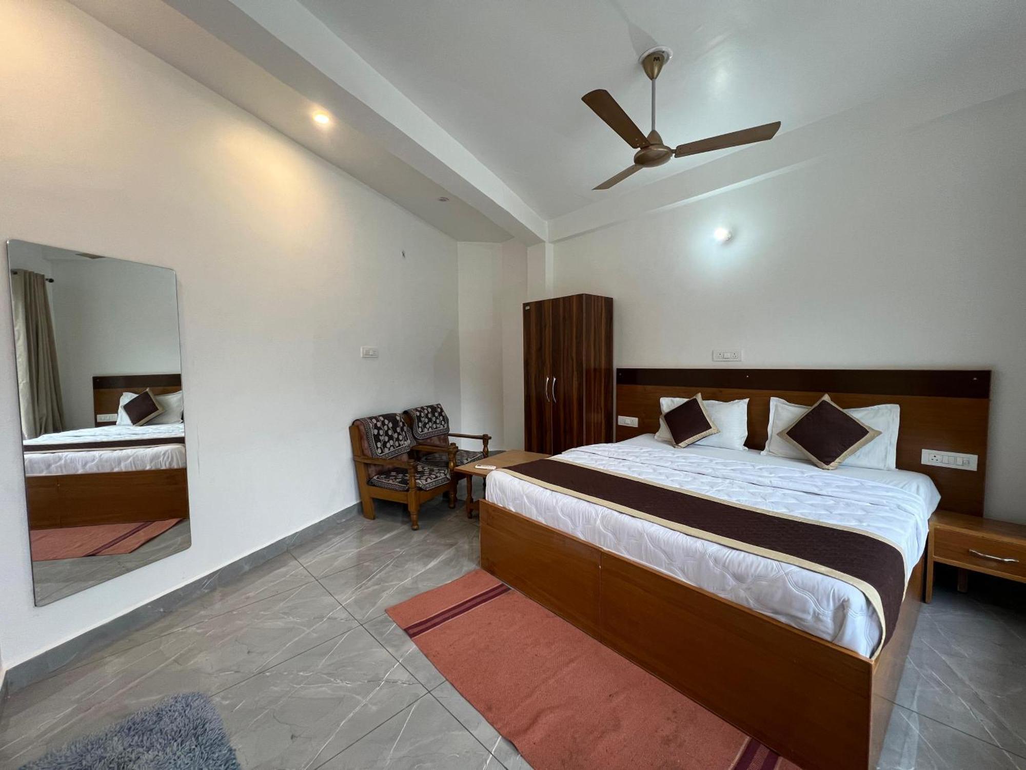 Hotel Manikut Rishīkesh Esterno foto
